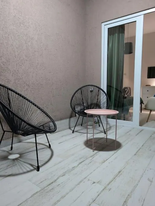 Cosy Apartment With Two Terraces Tiflis