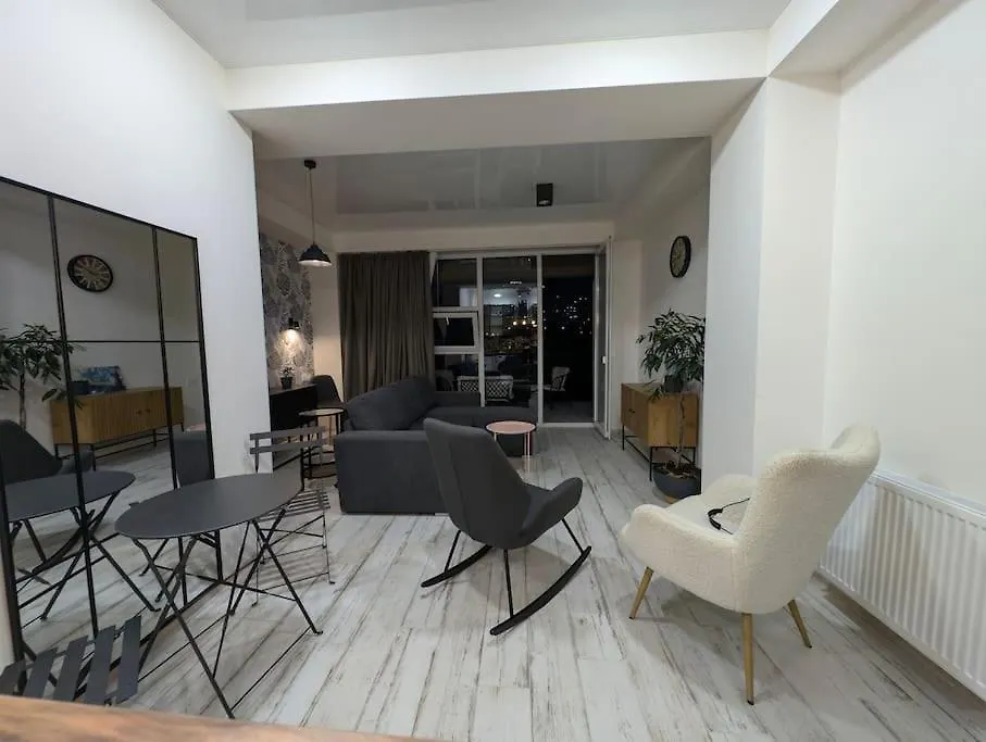 Cosy Apartment With Two Terraces Tiflis
